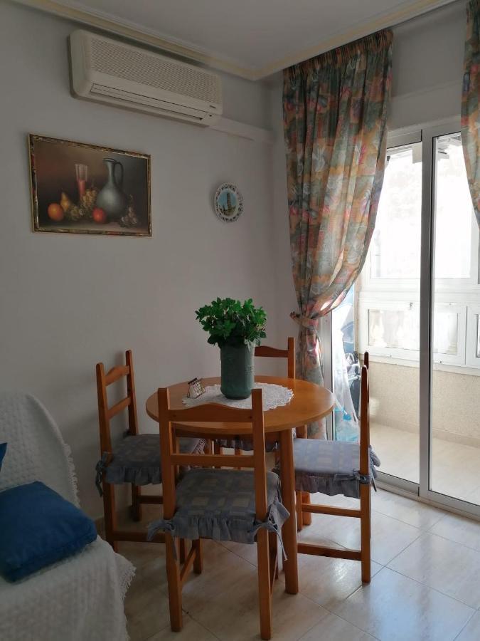 Gemuetliche Ferienwohnung In Torrevieja Ca100M Vom Strand Playa Del Cura Entfernt Exterior photo
